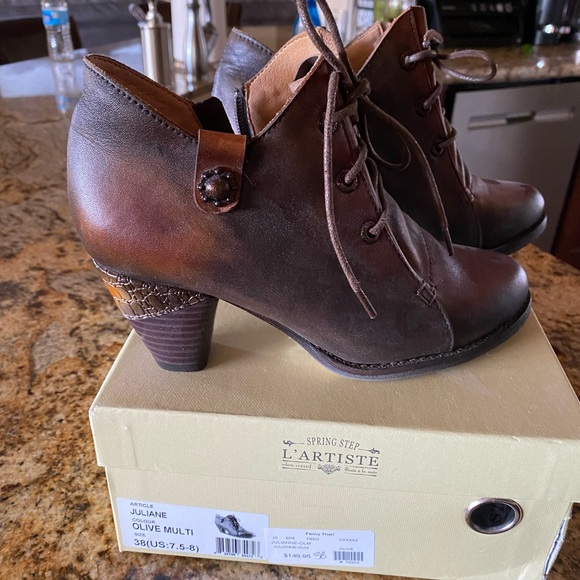 L’Artiste Shoes - Never worn due to foot surgery